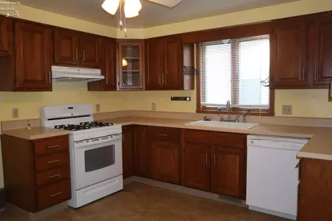 30 Baker St, Norwalk, OH 44857 photo 5