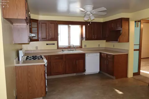 30 Baker St, Norwalk, OH 44857 photo 4