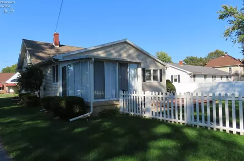 122 Robert Ave, Bellevue, OH 44811 photo 4