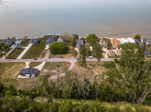 2288 E Sand Rd, Port Clinton, OH 43452