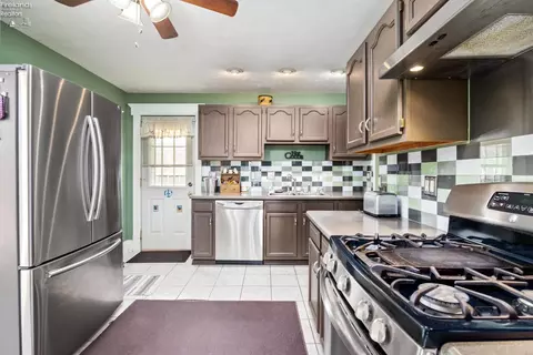 516 Center St, Huron, OH 44839 photo 3