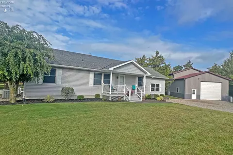 101 Pickerel Dr, Kelleys Island, OH 43438