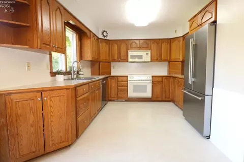 3003 Huron Avery Rd, Huron, OH 44839 photo 6
