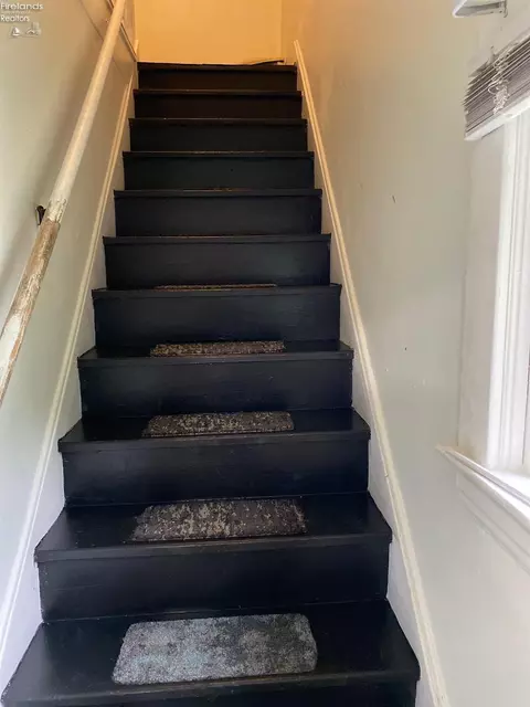 Entry Way - 1753 E 30th St, Lorain, OH 44055 photo 2 of 2