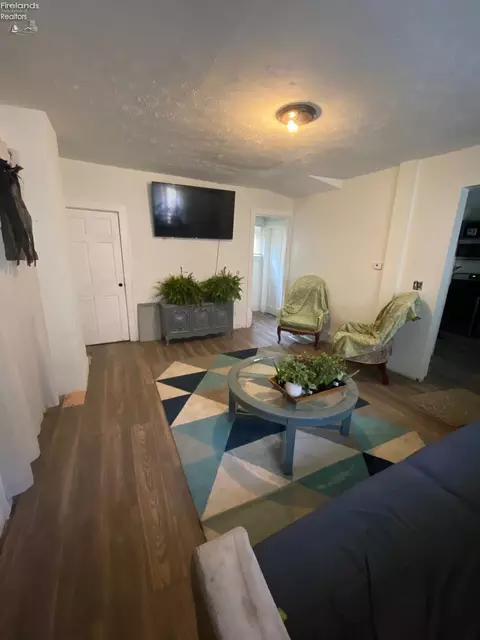 Dining - 1753 E 30th St, Lorain, OH 44055 photo 1 of 1