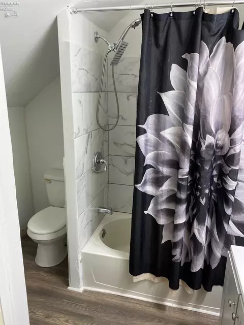 Bath - 1753 E 30th St, Lorain, OH 44055 photo 1 of 2