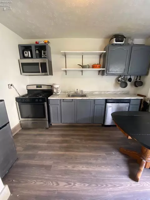 Exterior - 1753 E 30th St, Lorain, OH 44055 photo 3 of 4
