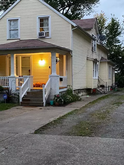 Exterior - 1753 E 30th St, Lorain, OH 44055 photo 2 of 4