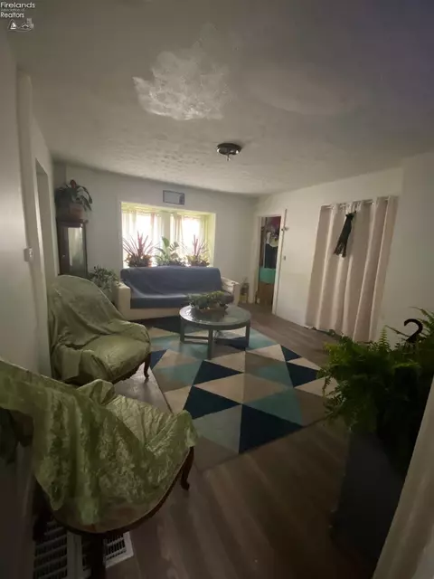 Living - 1753 E 30th St, Lorain, OH 44055 photo 1 of 1