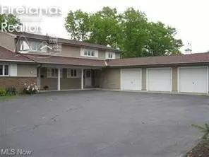 517 Liberty Dr #B, Huron, OH 44839