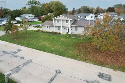 2820 Sweetbriar Dr, Sandusky, OH 44870