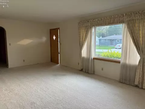 112 Bryden Rd, Tiffin, OH 44883 photo 3