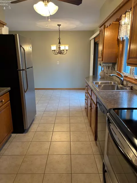 112 Bryden Rd, Tiffin, OH 44883 photo 6