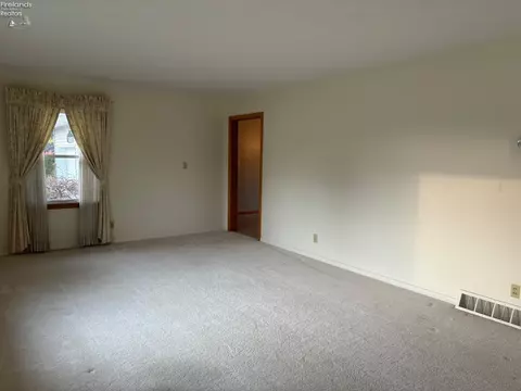 112 Bryden Rd, Tiffin, OH 44883 photo 2