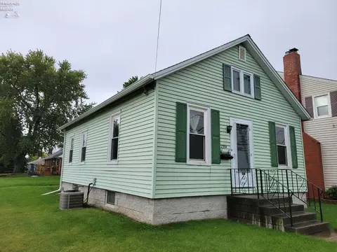 2304 W Monroe St, Sandusky, OH 44870