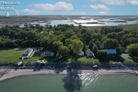 12523 Lagoon Dr, Curtice, OH 43412