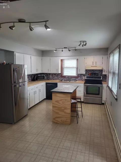 345 High St, Bellevue, OH 44811 photo 8