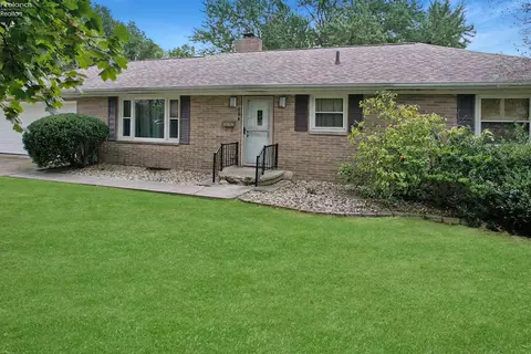 604 E 10th St, Port Clinton, OH 43452