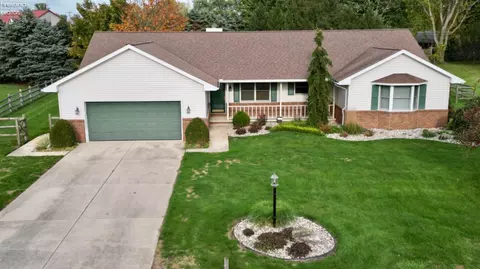 105 Wisteria Dr, Fremont, OH 43420