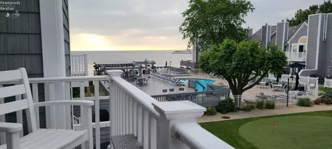 5914 E Catawba Beach Dr, Port Clinton, OH 43452