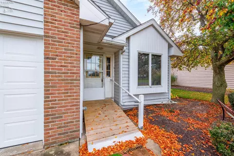716 Martha Dr, Huron, OH 44839 photo 2