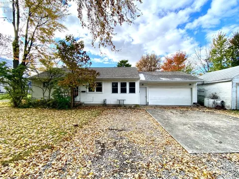 133 Summit Rear St, Fostoria, OH 44830