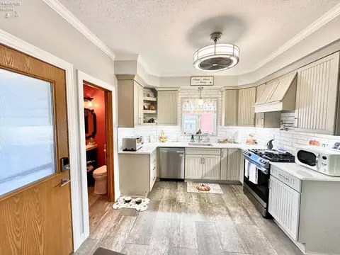 403 Moore Ave, Bellevue, OH 44811 photo 5