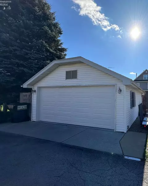 403 Moore Ave, Bellevue, OH 44811 photo 31