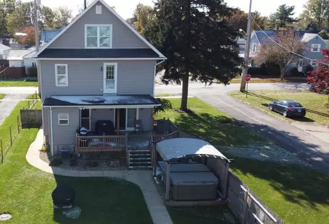 403 Moore Ave, Bellevue, OH 44811 photo 2