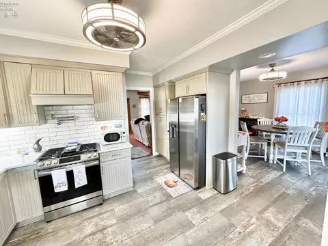 403 Moore Ave, Bellevue, OH 44811 photo 6