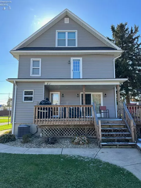 403 Moore Ave, Bellevue, OH 44811 photo 3