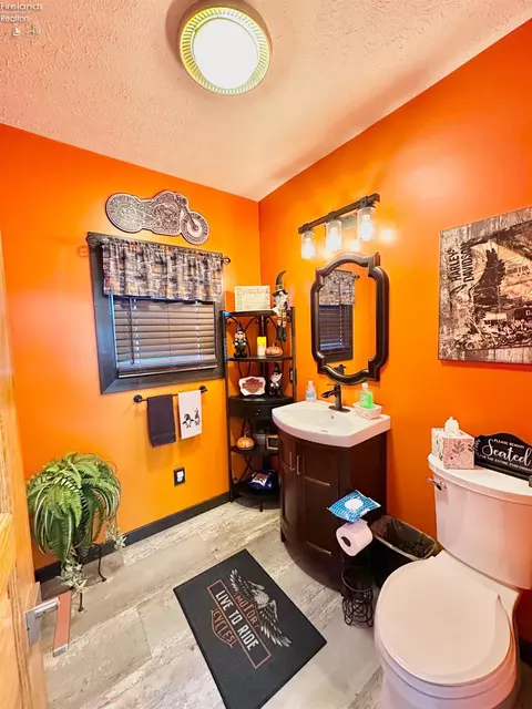 403 Moore Ave, Bellevue, OH 44811 photo 15