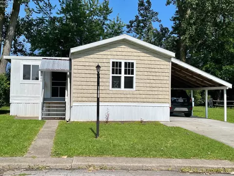 180 Driftwood Dr, Port Clinton, OH 43452