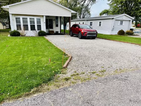 29 N Maple, Marblehead, OH 43440