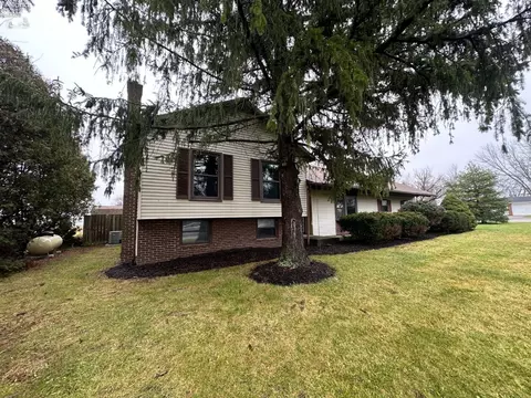 18 Surrey Ct, Monroeville, OH 44847