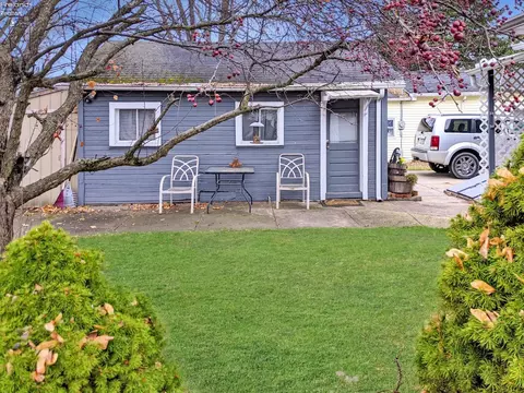 414 Ames St, Clyde, OH 43410 photo 3