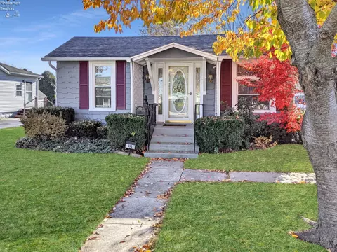 414 Ames St, Clyde, OH 43410 photo 2