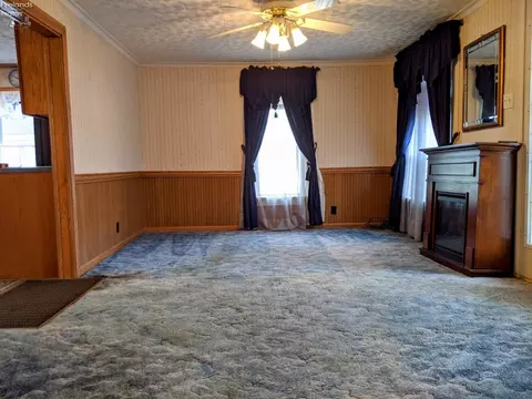 414 Ames St, Clyde, OH 43410 photo 6