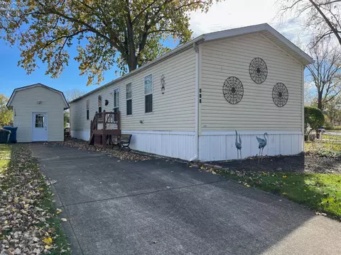 119 Driftwood Dr, Port Clinton, OH 43452