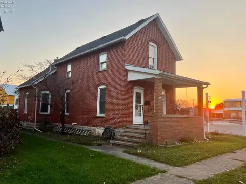 1513 Croghan St, Fremont, OH 43420