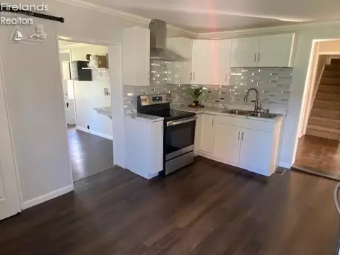 703 Vine St, Clyde, OH 43410 photo 9
