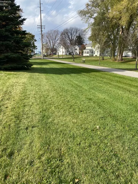703 Vine St, Clyde, OH 43410 photo 21