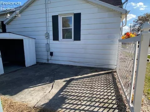 703 Vine St, Clyde, OH 43410 photo 19