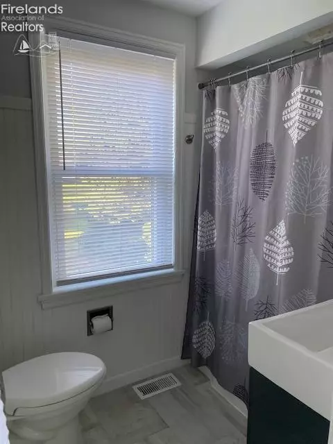703 Vine St, Clyde, OH 43410 photo 13