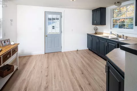 253 W Maple St, Clyde, OH 43410 photo 4