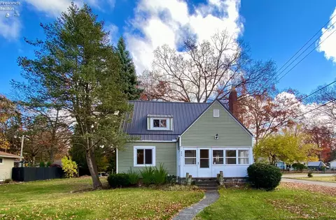 699 Hazelwood Ave, Vermilion, OH 44089
