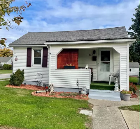 1522 Hickory St, Fremont, OH 43420