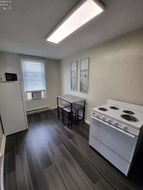Kitchen - 508 E Monroe, Sandusky, OH 44870 photo 1 of 5