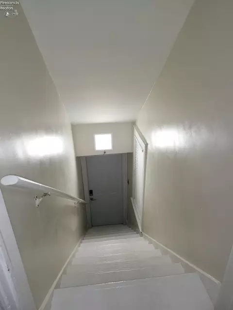 Entry Way - 508 E Monroe, Sandusky, OH 44870 photo 1 of 2
