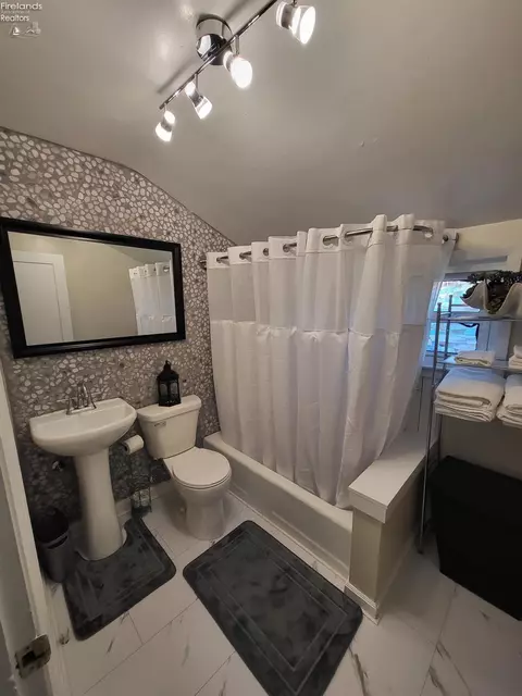 Bath - 508 E Monroe, Sandusky, OH 44870 photo 2 of 2